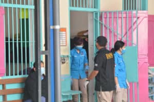 PETUGAS GABUNGAN LAKUKAN RAZIA DI LAPAS PEREMPUAN KLAS II-A MALANG