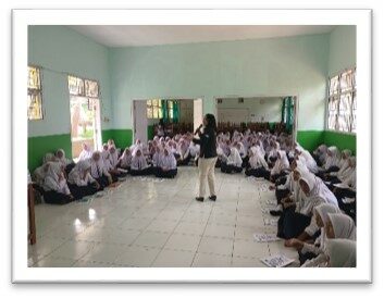 BNN Kota Malang Gencar Sosialisasikan Bahaya Narkoba di SMPN 27 Malang BNN Kota Malang Gencar Sosialisasikan Bahaya Narkoba di SMPN 27 Malang