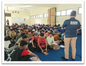 BNN Kota Malang Adakan Penyuluhan Bahaya Narkoba di Sembilan Sekolah pada Kegiatan MPLS BNN Kota Malang Adakan Penyuluhan Bahaya Narkoba di Sembilan Sekolah pada Kegiatan MPLS