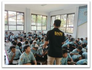 BNN Kota Malang Adakan Penyuluhan Bahaya Narkoba di Sembilan Sekolah pada Kegiatan MPLS BNN Kota Malang Adakan Penyuluhan Bahaya Narkoba di Sembilan Sekolah pada Kegiatan MPLS