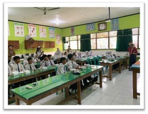 Pemantauan dan Pendampingan Implementasi Remaja Teman Sebaya di SMPN 12 Malang oleh BNN Kota Malang Pemantauan dan Pendampingan Implementasi Remaja Teman Sebaya di SMPN 12 Malang oleh BNN Kota Malang